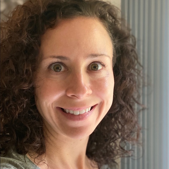 Meet your Posher, Laura - Picture 1 of 1